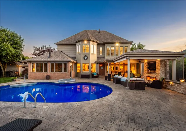 3rd image of 121 Doubletree Dr, Peters Twp, PA 15367 | MLS# 1759155