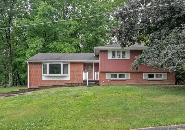 Homes for sale in Murrysville, PA | 3450 Woodland Dr, Murrysville, PA 15668 | MLS# 1759402