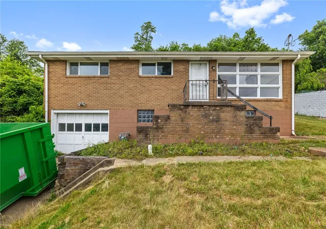 Homes for sale in Manor, PA | 112 Chestnut Pl, Manor, PA 15665 | MLS# 1758962