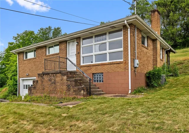 Homes for sale in Manor, PA | 112 Chestnut Pl, Manor, PA 15665 | MLS# 1758962