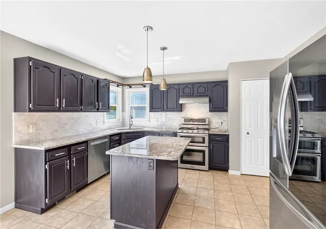 3rd image of 7020 Franklin Rd, Seven Fields Boro, PA 16046 | MLS# 1758964