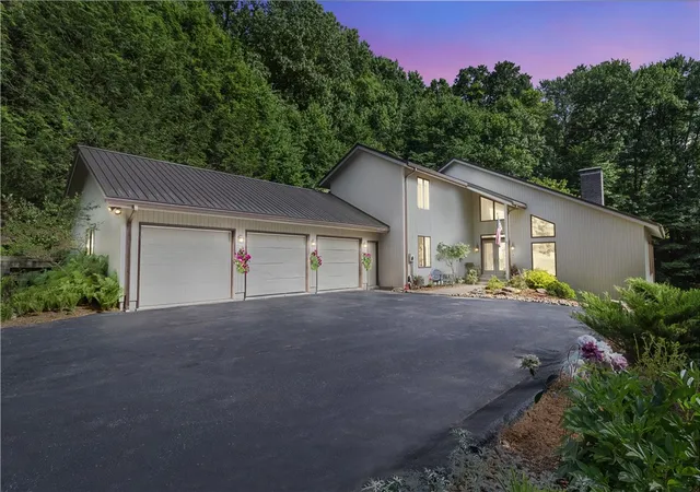 Homes for sale in White Twp, PA | 30 Croyhill Dr, White Twp, PA 15701 | MLS# 1759244