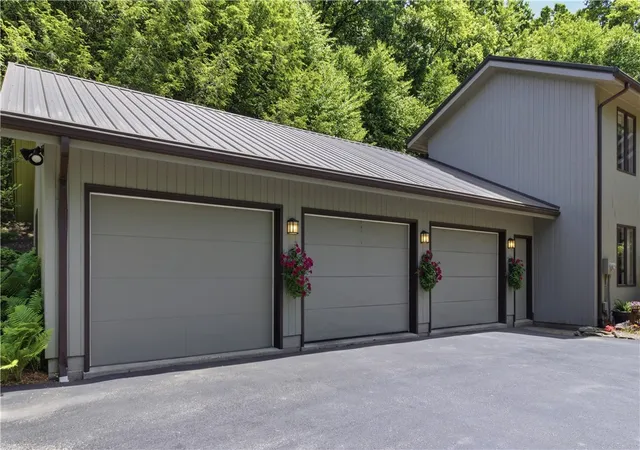 Homes for sale in White Twp, PA | 30 Croyhill Dr, White Twp, PA 15701 | MLS# 1759244