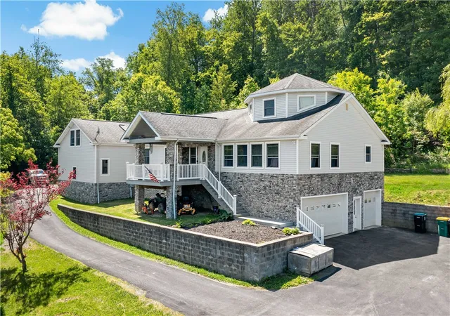 Homes for sale in South Fayette, PA | 787 Dutch Hill Rd, South Fayette, PA 15071 | MLS# 1759394