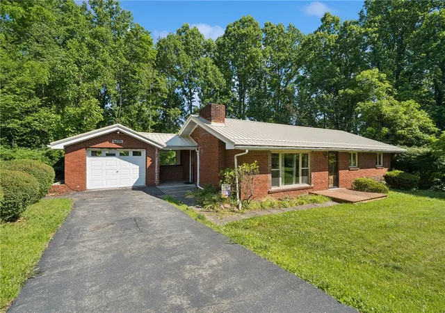 Homes for sale in Murrysville, PA | 6290 Italy Rd, Murrysville, PA 15632 | MLS# 1759440