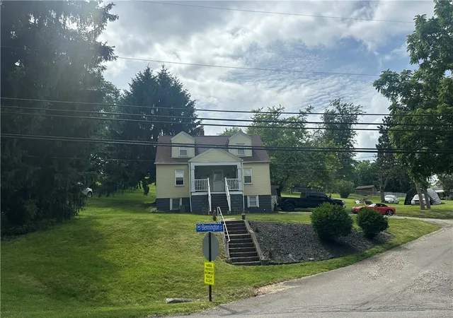 Photo 3 of Single family home for sale at 800 S Central Ave, Canonsburg, PA 15317 | MLS# 1759508 | Listing updated on 2026-06-15