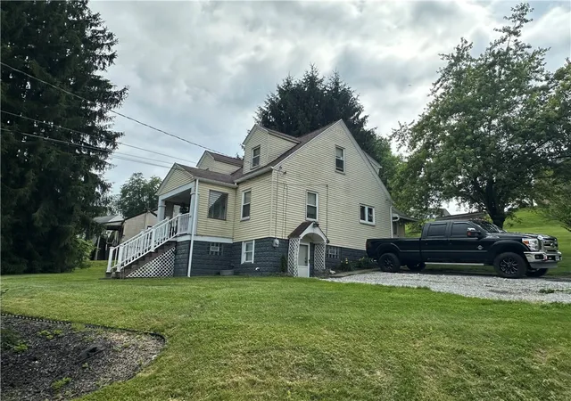 Photo 4 of Single family home for sale at 800 S Central Ave, Canonsburg, PA 15317 | MLS# 1759508 | Listing updated on 2026-06-15