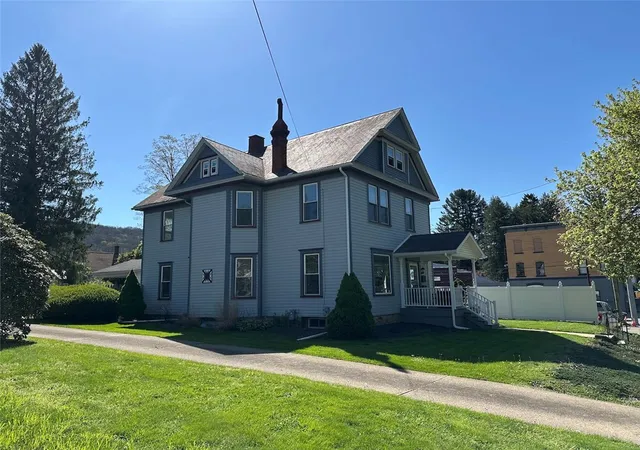 Photo 2 of Single family home for sale at 806 Liberty St, City Of Franklin, PA 16323 | MLS# 1759505 | Listing updated on 2026-07-28