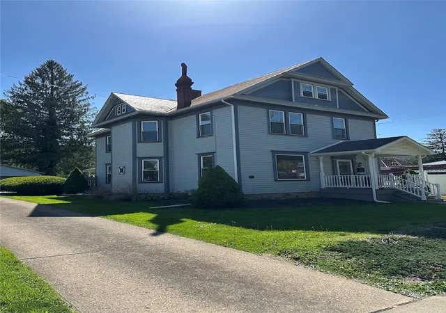Photo 3 of Single family home for sale at 806 Liberty St, City Of Franklin, PA 16323 | MLS# 1759505 | Listing updated on 2026-07-28
