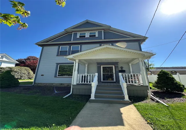 Photo 3 of Single family home for sale at 806 Liberty St, City Of Franklin, PA 16323 | MLS# 1759505 | Listing updated on 2026-07-28