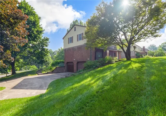 Homes for sale in Murrysville, PA | 3479 Ivy Dr, Murrysville, PA 15668 | MLS# 1759526