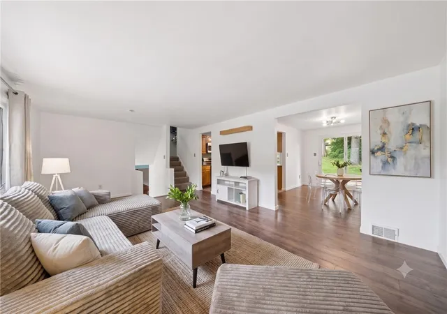 2nd image of 3032 Ben Venue Dr, Greensburg, PA 15601 | MLS# 1759543