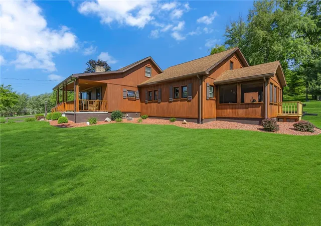 3rd image of 2085 Frew Mill Rd, New Castle, PA 16101 | MLS# 1759470