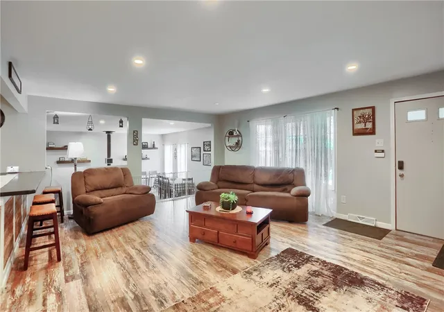 3rd image of 220 Oak Park Ln, Union Twp, PA 16101 | MLS# 1759577