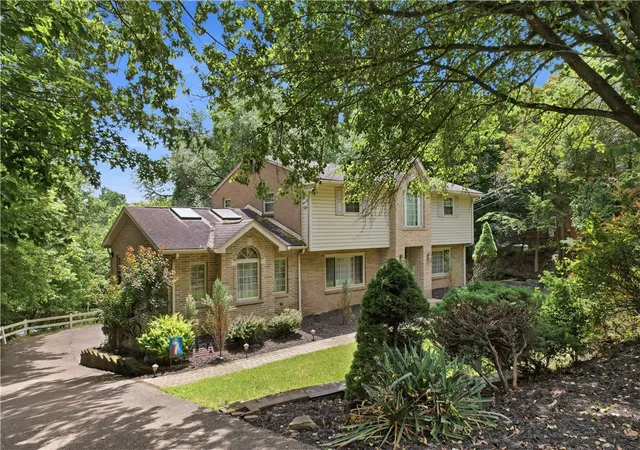 Homes for sale in Ross Twp, PA | 131 Elm Road, Ross Twp, PA 15237 | MLS# 1759359