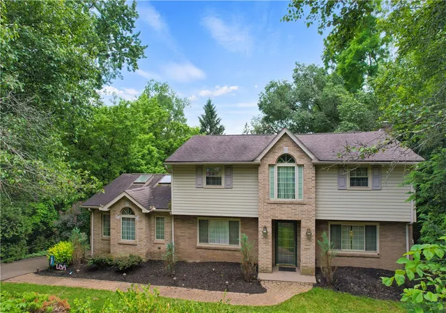 Homes for sale in Ross Twp, PA | 131 Elm Road, Ross Twp, PA 15237 | MLS# 1759359
