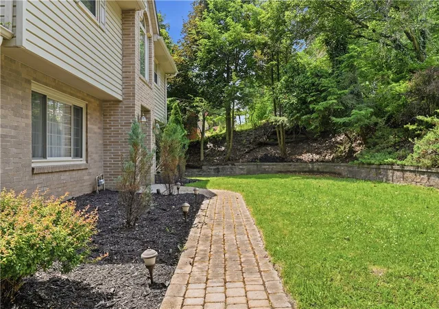 Homes for sale in Ross Twp, PA | 131 Elm Road, Ross Twp, PA 15237 | MLS# 1759359