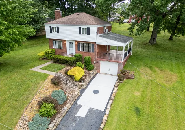 Photo 2 of Single family home for sale at 117 Dennis Dr, Glenshaw, PA 15116 | MLS# 1759430 | Listing updated on 2026-07-18
