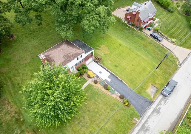 Photo 3 of Single family home for sale at 117 Dennis Dr, Glenshaw, PA 15116 | MLS# 1759430 | Listing updated on 2026-07-18