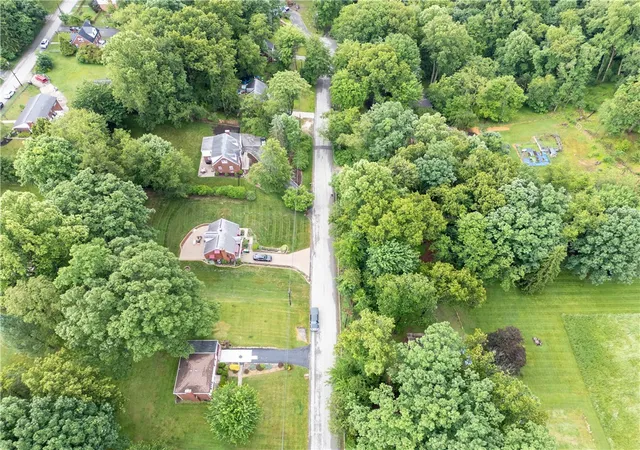 Photo 5 of Single family home for sale at 117 Dennis Dr, Glenshaw, PA 15116 | MLS# 1759430 | Listing updated on 2026-07-18