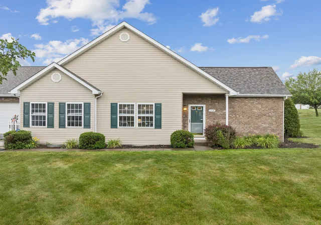 2nd image of 113 Clearwater Dr, Ellwood City, PA 16117 | MLS# 1759608