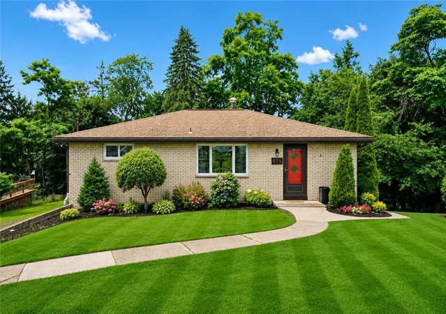 Photo 1 of Single family home for sale at 424 Amherst Ave, Coraopolis, PA 15108 | MLS# 1759385 | Listing updated on 2026-07-12