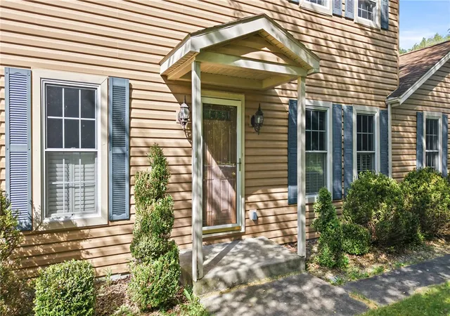 2nd image of 1720 Susan Ct, Hermitage, PA 16148 | MLS# 1758822