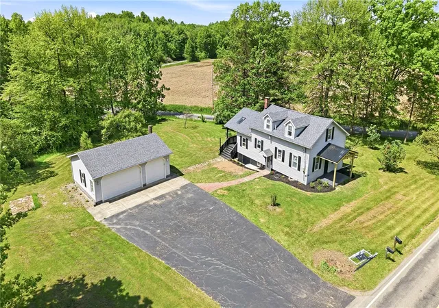 Photo 3 of Single family home for sale at 2310 S Keel Ridge Rd, Hermitage, PA 16148 | MLS# 1759615 | Listing updated on 2026-07-14