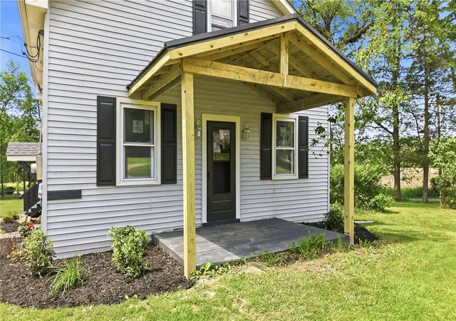 Photo 4 of Single family home for sale at 2310 S Keel Ridge Rd, Hermitage, PA 16148 | MLS# 1759615 | Listing updated on 2026-07-14