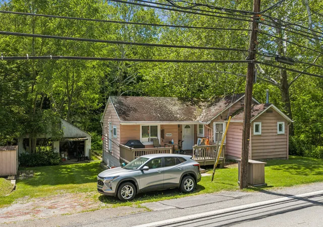 Homes for sale in Economy, PA | 1108 Big Sewickley Creek Rd, Economy, PA 15143 | MLS# 1759645