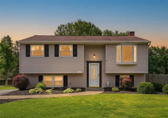 Homes for sale in Economy, PA | 320 Sunridge Dr, Economy, PA 15042 | MLS# 1759529
