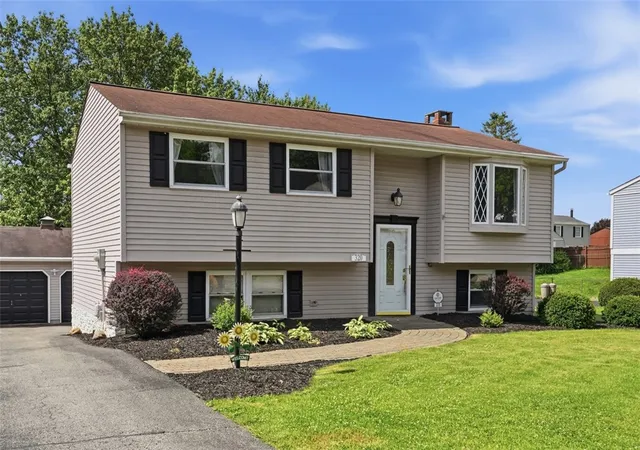 Homes for sale in Economy, PA | 320 Sunridge Dr, Economy, PA 15042 | MLS# 1759529