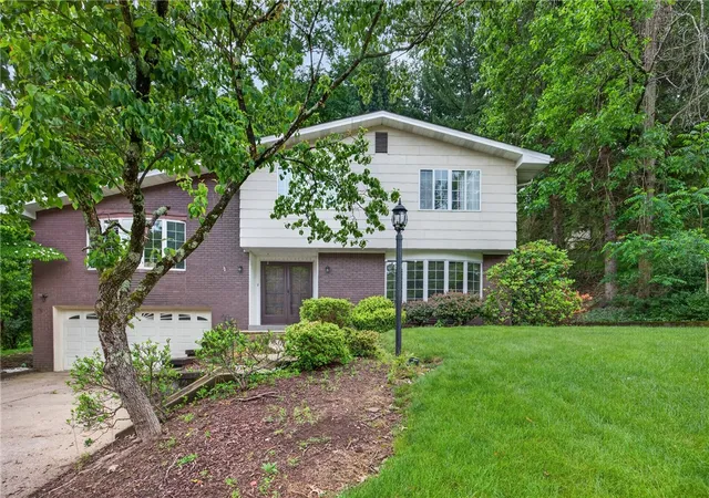 Homes for sale in Murrysville, PA | 3808 Edinburg Dr, Murrysville, PA 15668 | MLS# 1759635