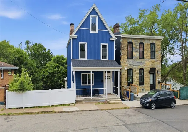 1st image of 504 Natchez St, Mt Washington, PA 15211 | MLS# 1759387