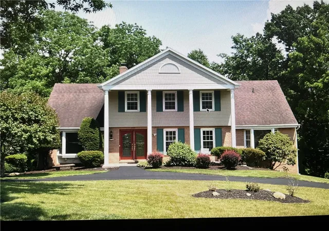 2nd image of 1733 Hathaway Ln, Upper St Clair, PA 15241 | MLS# 1759140