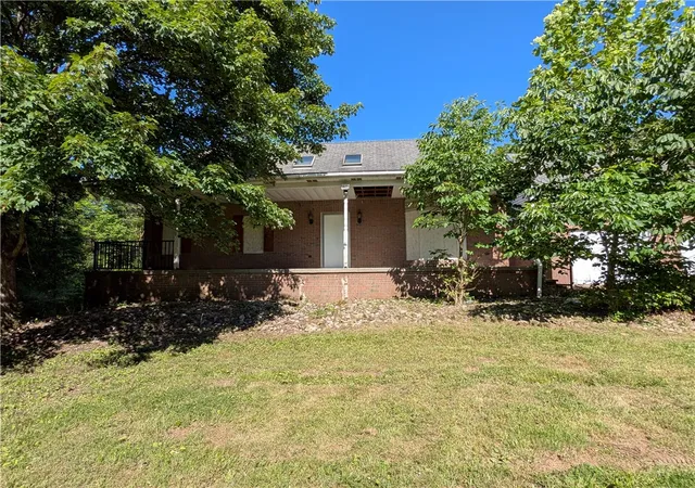 Homes for sale in South Huntingdon, PA | 127 Clearview Dr, South Huntingdon, PA 15679 | MLS# 1759578