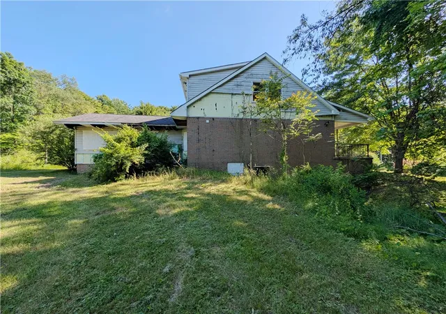 Homes for sale in South Huntingdon, PA | 127 Clearview Dr, South Huntingdon, PA 15679 | MLS# 1759578