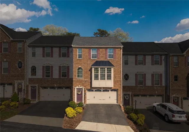 Homes for sale in Ross Twp, PA | 506 Aprilmae Way, Ross Twp, PA 15237 | MLS# 1759544
