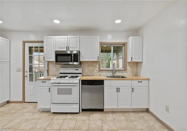 Homes for sale in Shaler, PA | 927 Greenhill Road, Shaler, PA 15209 | MLS# 1759358