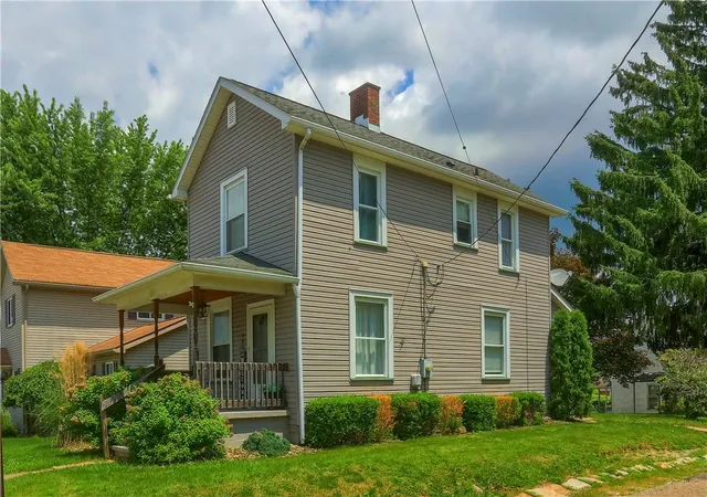 Homes for sale in New Castle, PA | 408 N Vine St, New Castle, PA 16101 | MLS# 1759782