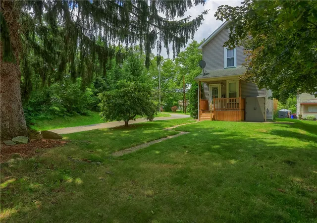 3rd image of 408 N Vine St, New Castle, PA 16101 | MLS# 1759782