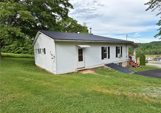 Photo 2 of Single family home for sale at 2141 Clintonville Rd, Harrisville, PA 16038 | MLS# 1759550 | Listing updated on 2026-07-21