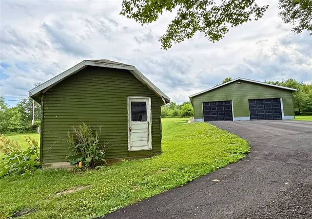 Photo 3 of Single family home for sale at 2141 Clintonville Rd, Harrisville, PA 16038 | MLS# 1759550 | Listing updated on 2026-07-21