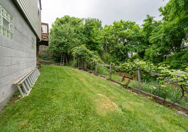 Homes for sale in Baldwin Twp, PA | 963 Highview Rd, Baldwin Twp, PA 15234 | MLS# 1759799