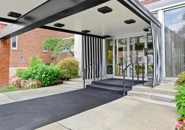 3rd image of 128 N Craig St, Oakland, PA 15213