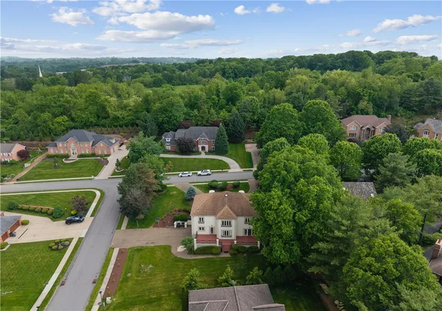 36th image of 180 Springmeadow Dr, Upper St Clair, PA 15241 | MLS# 1759866