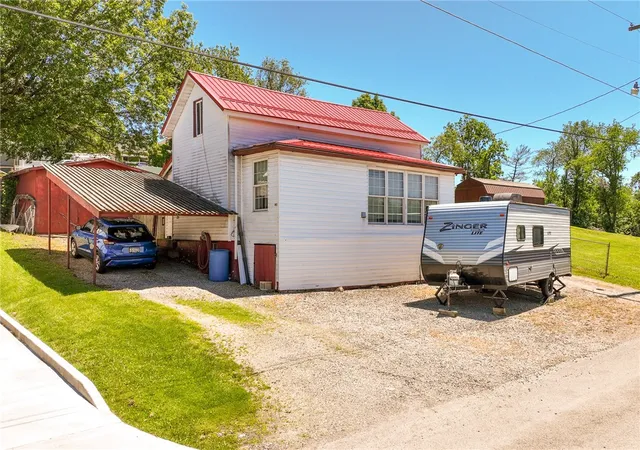Photo 3 of Single family home for sale at 1407 Kirk St, Dunbar Twp, PA 15425 | MLS# 1759100 | Listing updated on 2026-07-21