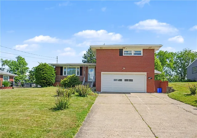 2nd image of 2107 Lynwood Dr, Hopewell Twp, PA 15001 | MLS# 1759908