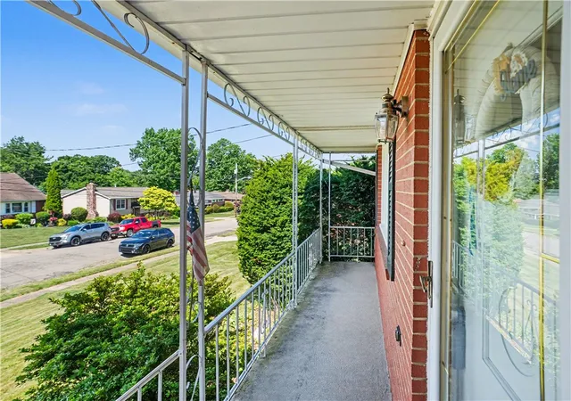 4th image of 2107 Lynwood Dr, Hopewell Twp, PA 15001 | MLS# 1759908