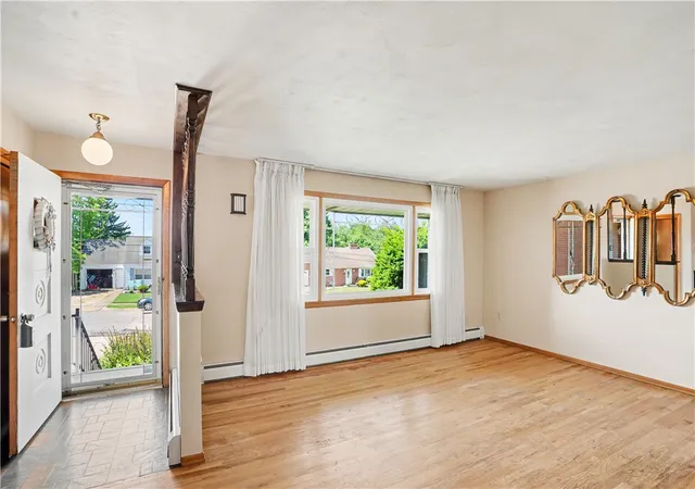 5th image of 2107 Lynwood Dr, Hopewell Twp, PA 15001 | MLS# 1759908